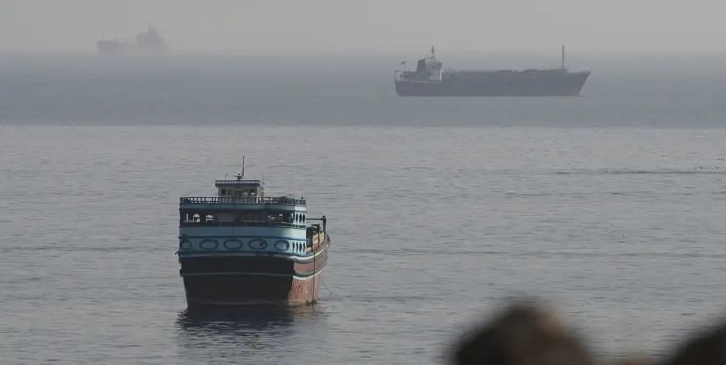 AQSh Eronga qarshi dengiz blokadasini buzgan kema ustiga raketa zarbasi berdi