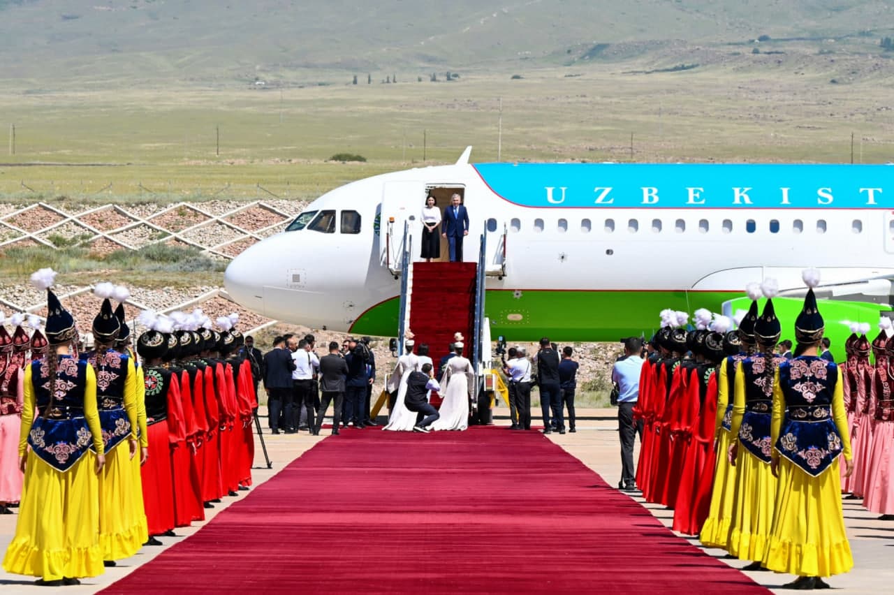 Shavkat Mirziyoyev Arrives in Cholpon-Ata City