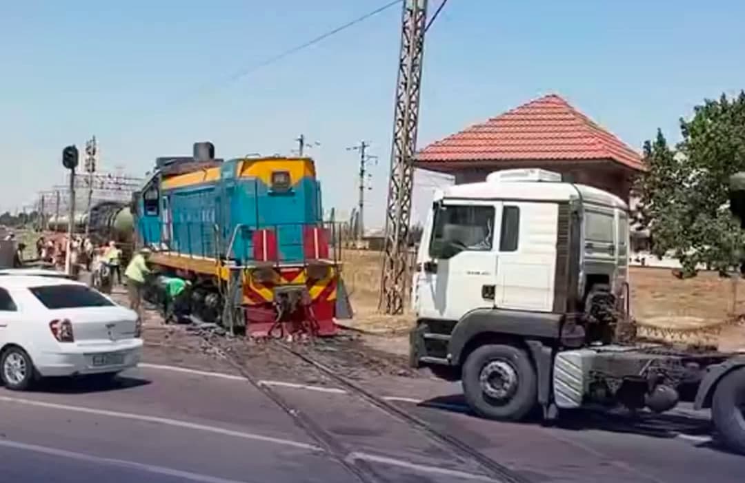 Поезд сошел с рельсов в Охангароне