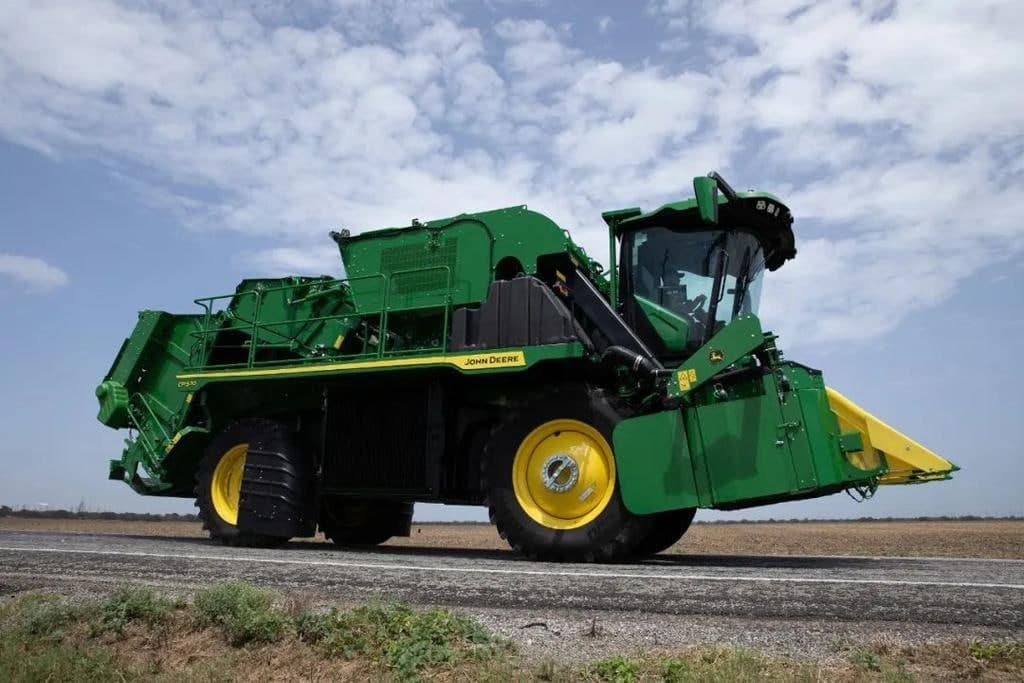 John Deere rulonli paxta terish texnikasi O‘zbekistonga olib kelinadi