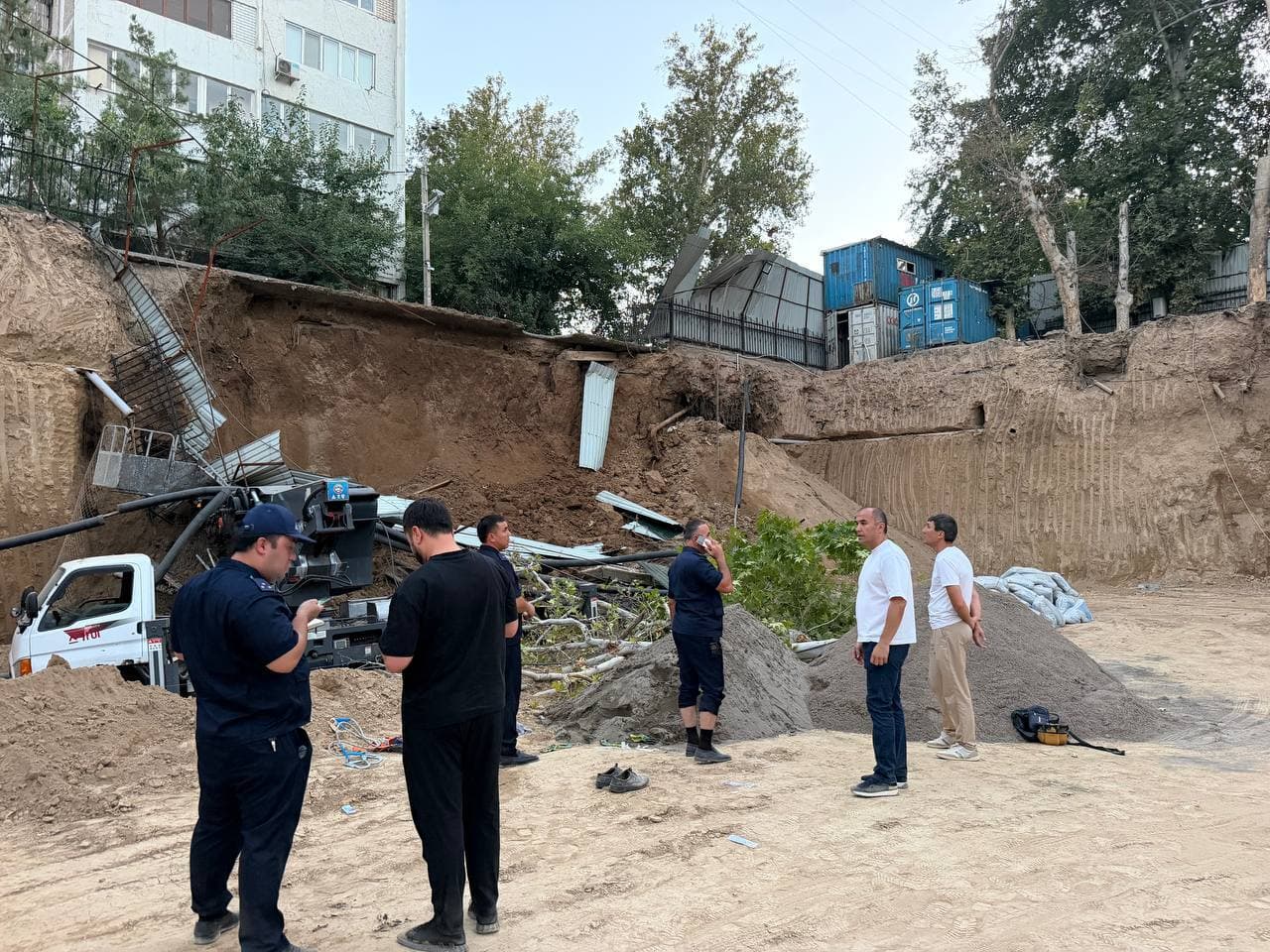 Ground Collapses in Construction Area of Olmazor District