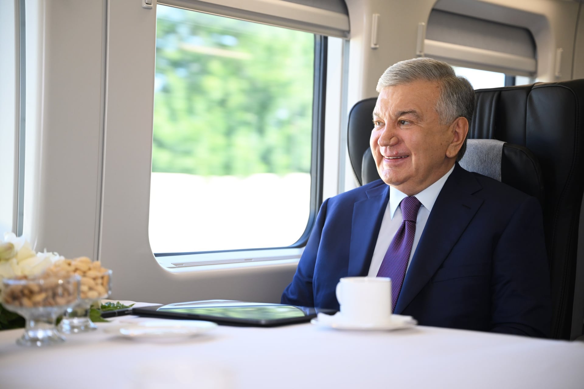 Mirziyoyev Bekobodga zamonaviy elektropoyezd bilan bordi