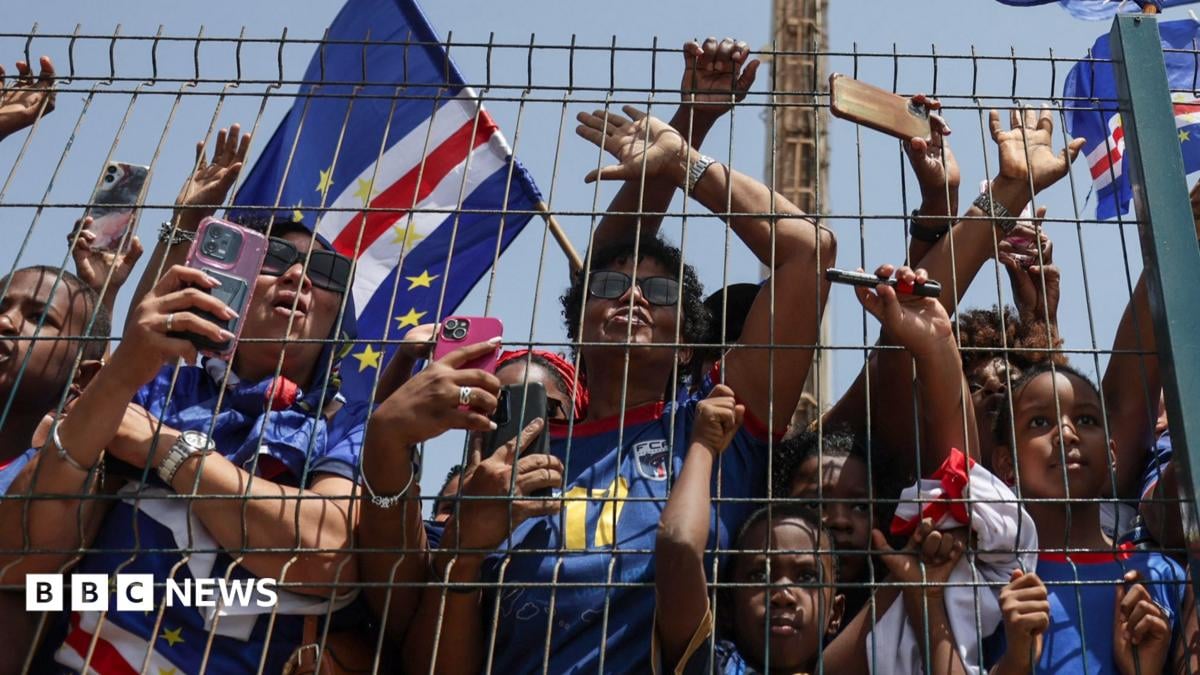 Cape Verde footballers welcomed with cheers after a remarkable World Championship