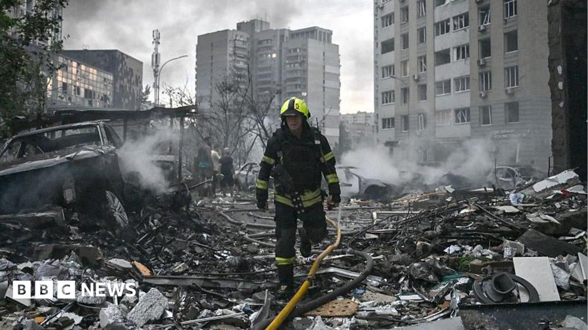 Nine people killed in Russian air strikes in Kyiv