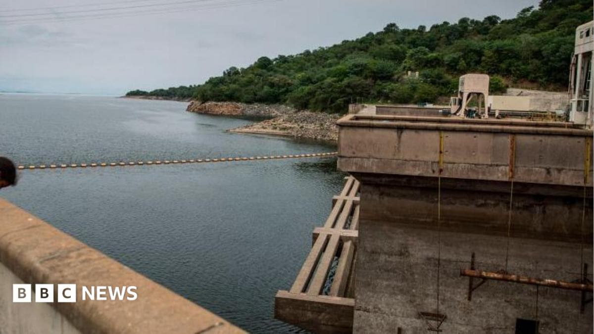 Zimbabve viloyatidagi Kariba ko'lida qayiq cho'kdi, 95 kishi bortda edi