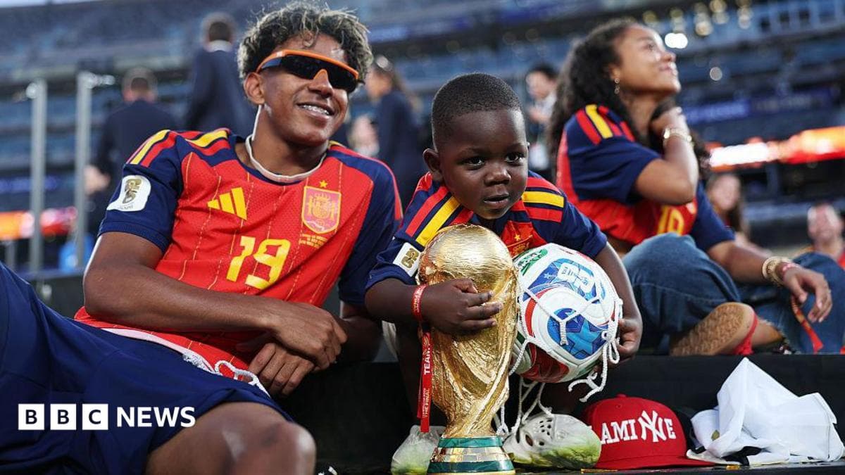 Lamine Yamal Jahon Chempionati g'alabasini ukasi bilan nishonlaydi