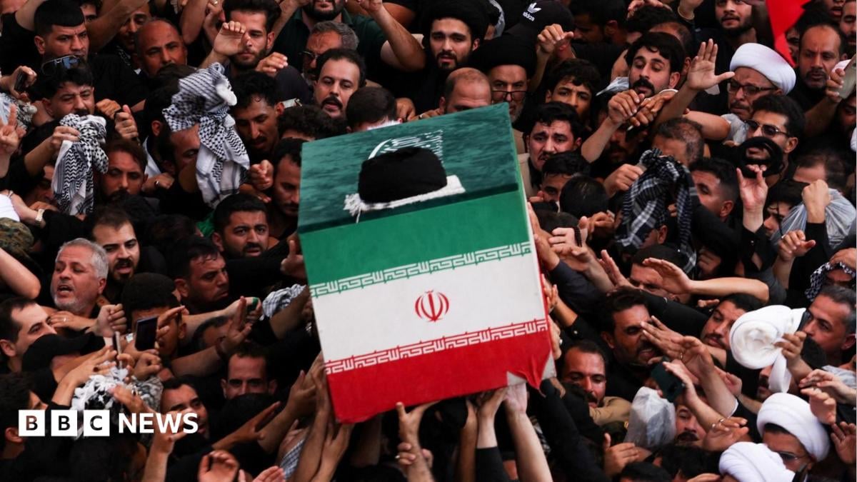 Khameneiyning jasadi Shia muqaddas joylarida olib yurildi