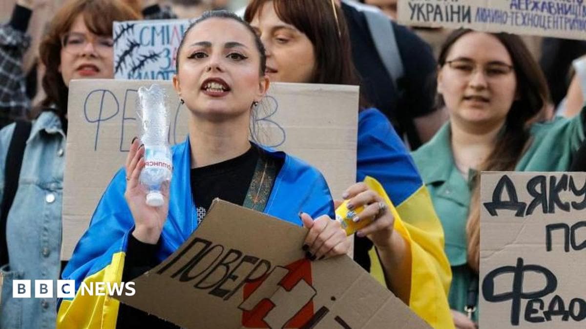 Zelenskiy mudofaa vazirining ishdan olinganidan keyin muammolarni hal qilishga harakat qilmoqda