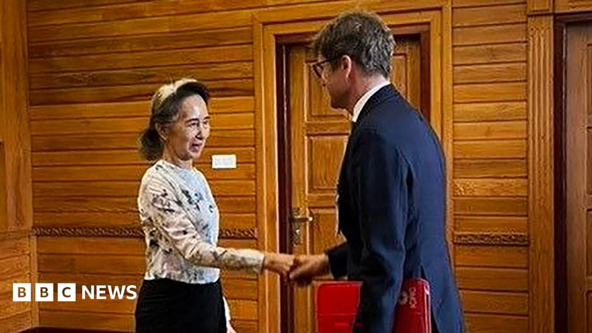 Аунг Сан Су Чжи впервые за 2,5 года была замечена на внешней встрече