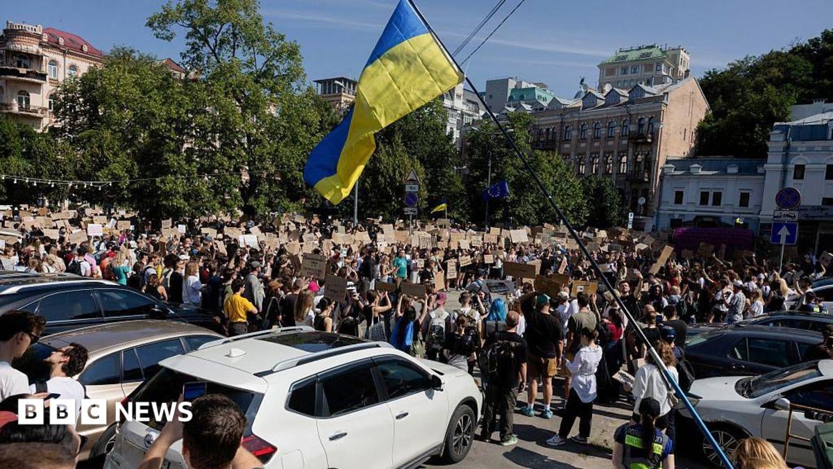 Ukrainada Zelenskiyning Mudofaa Vazirini ishdan olib tashlashiga qarshi noroziliklar davom etmoqda