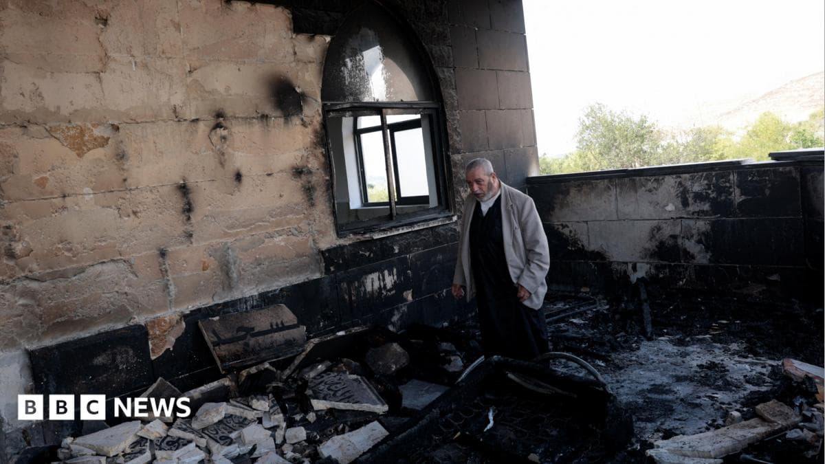 Isroil mustamlakachilari G'arbiy Yurtlarda masjidlarni, avtomobillarni va dehqonchilik yerlarini yoqdi