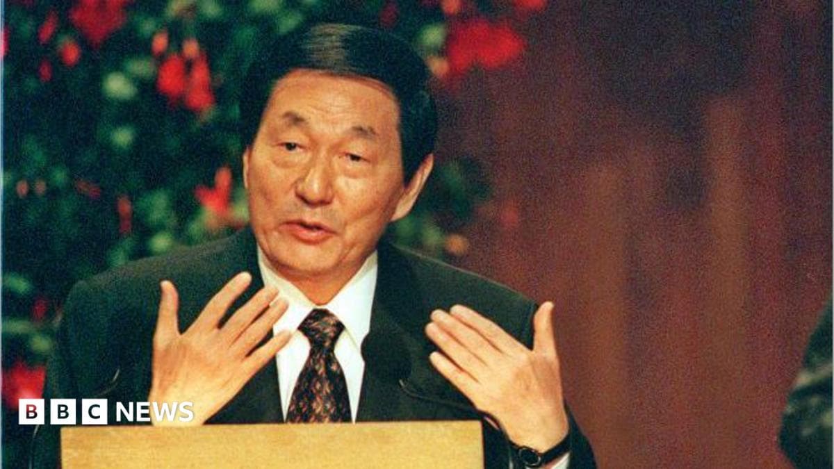 Экс-премьер Китая Чжу Жунцзи скончался в возрасте 97 лет