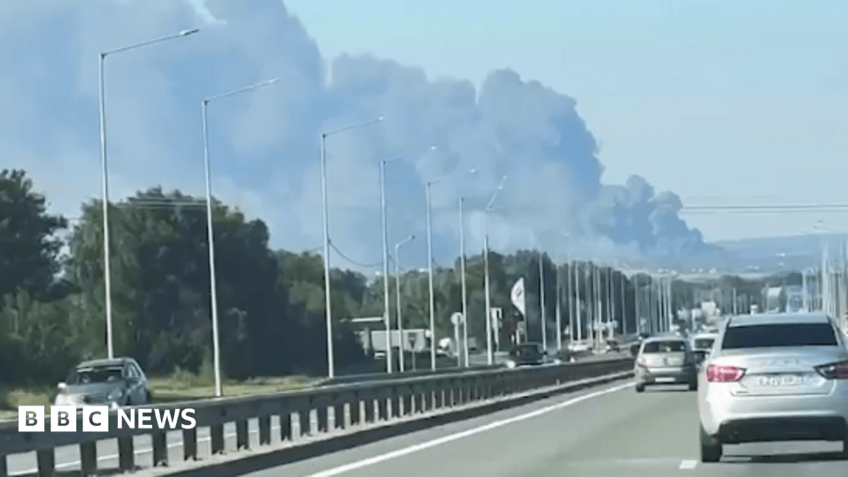 Ukraina Rossiya aviatsiya bazasi va neftni qayta ishlash zavodiga zarba berganligini ma'lum qilmoqda