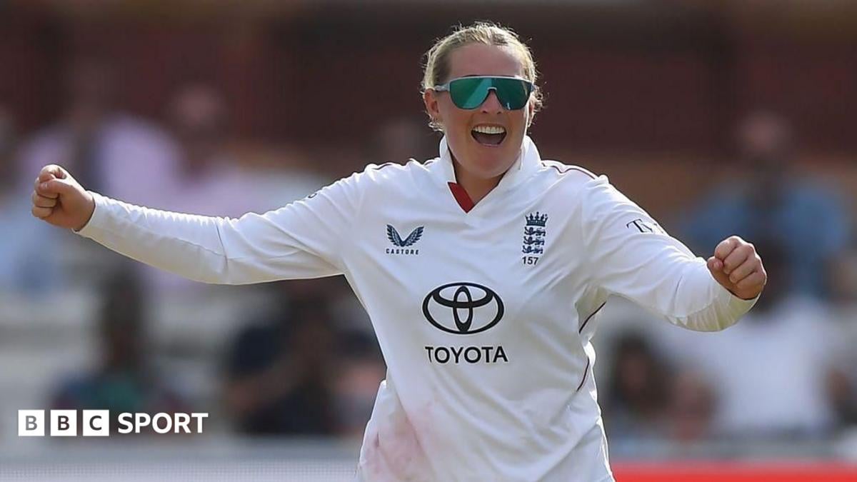 Sophie Ecclestone rekord o'rnatdi