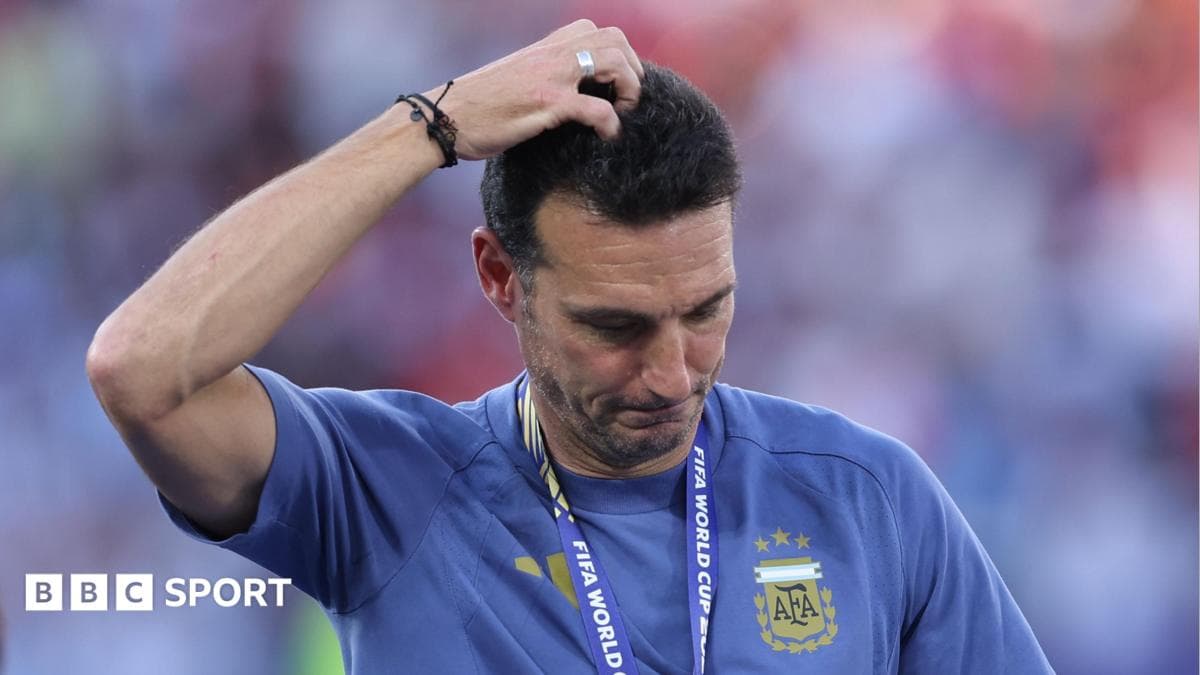 Argentina bosh murabbiyi Lionel Scaloni matbuot anjumanini yutqazgandan so'ng ko'z yoshlari bilan tark etdi