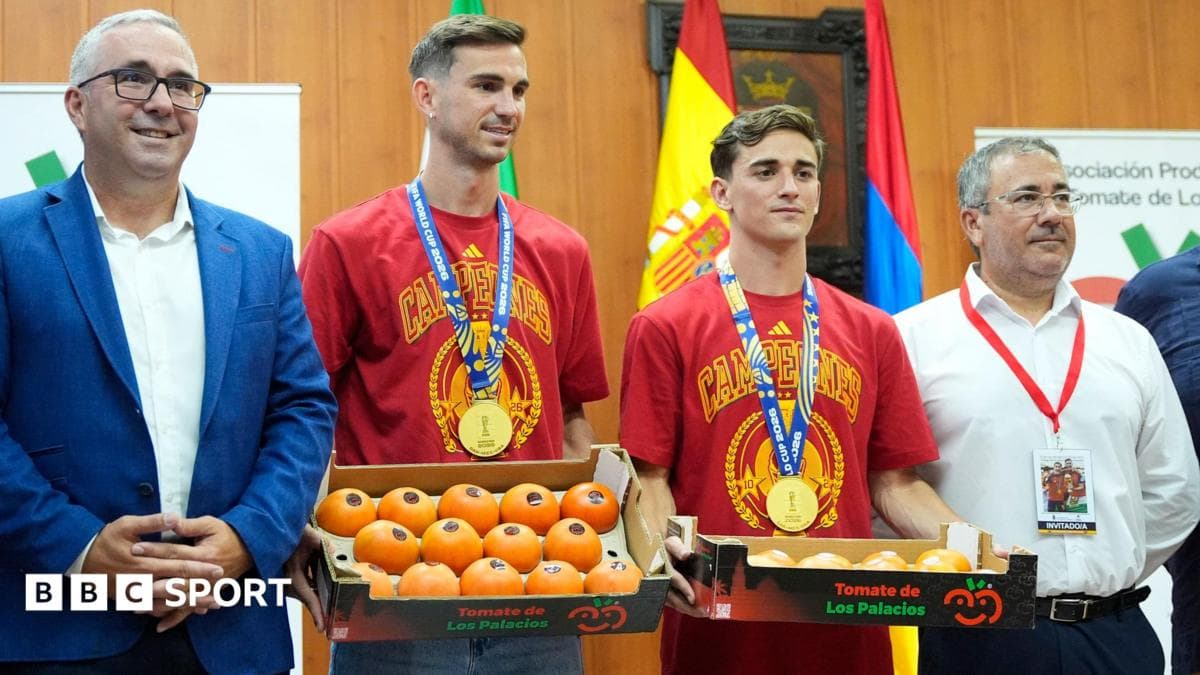 Ruiz va Gavi Jahon Chempionatidagi g'alabalari uchun 150 kg pomidor olib qaytdilar
