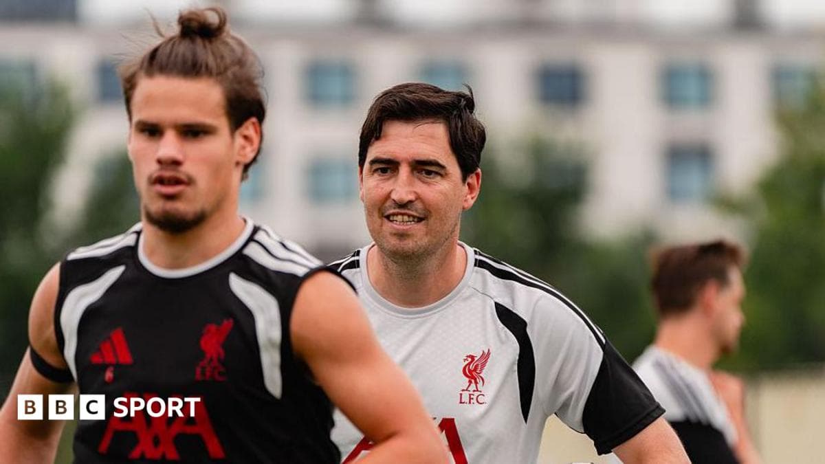 Liverpoolning yangi bosh murabbiyi Andoni Iraola ostida o'quv mashg'uloti