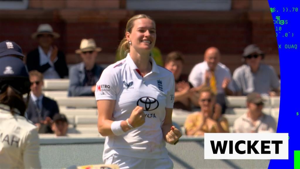 England Kriketi: Lauren Bell Jeminah Rodriguesni out qildi