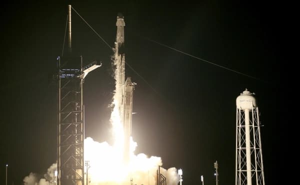 A piece of SpaceX rocket crashes on the Moon