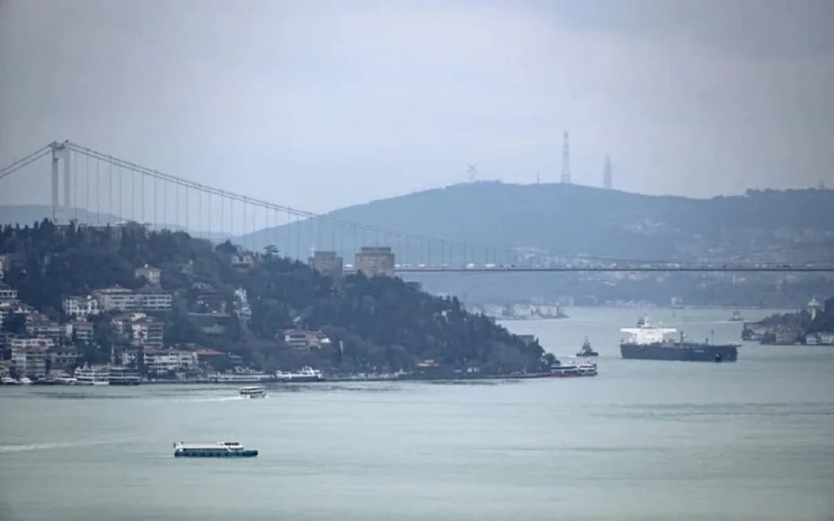 Turkiya Bosfor va Dardanell bo‘g‘ozlari orqali kemalar harakatini tikladi