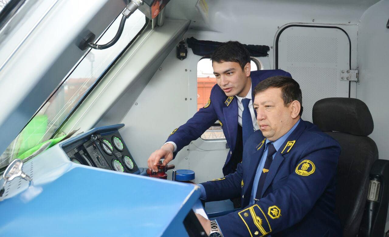 President congratulated railway transport sector employees on their professional holiday