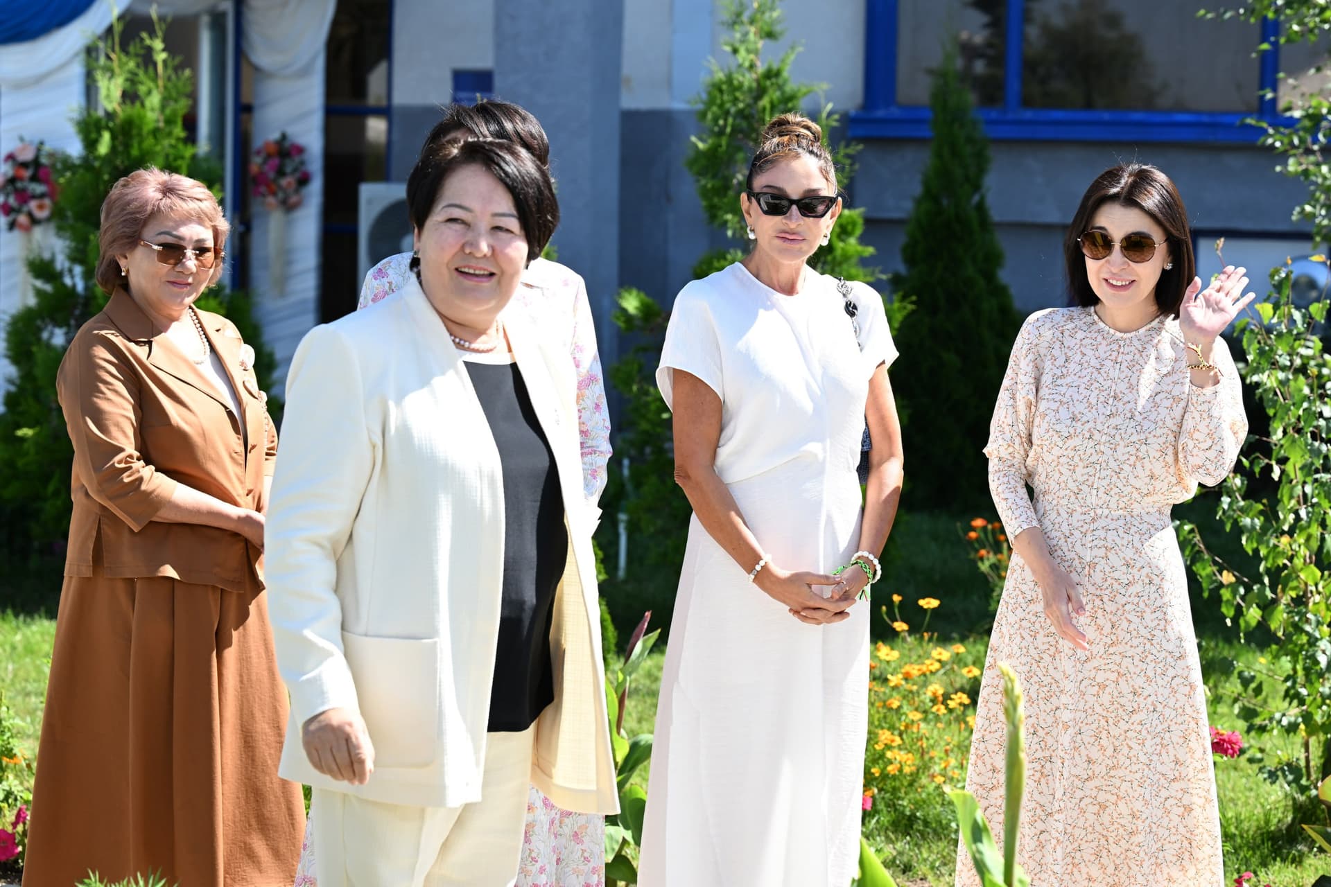 Ziroat Mirziyoyeva, Aygul Japarova va Mehribon Aliyeva bolalar reabilitatsiya markazida
