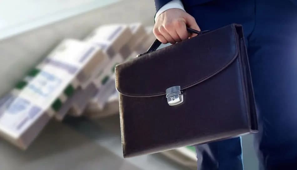 Buxoroda bank mansabdorlari va hokim yordamchisi fuqaroning nomiga kredit rasmiylashtirib, o‘zlashtirib yubordi.