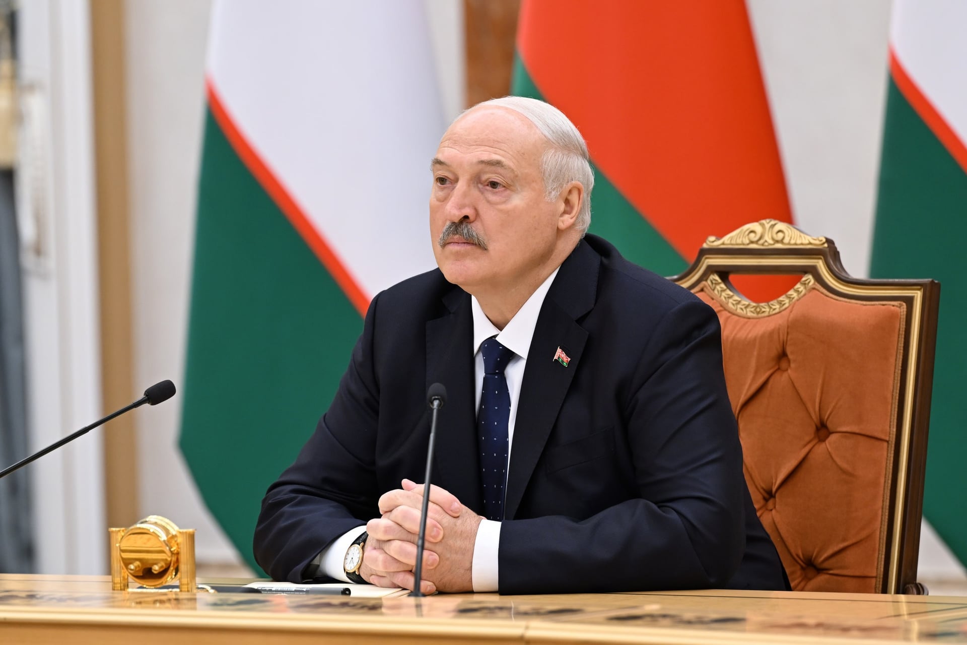 Lukashenko o‘zbek oilalarini Belarusda kutib olishga tayyor