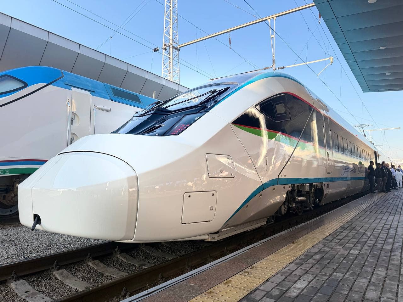Strong hot weather is alarming train passengers
