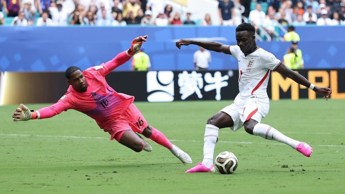 Saka het-trik qildi, Mbappe Messini quvib o‘tdi