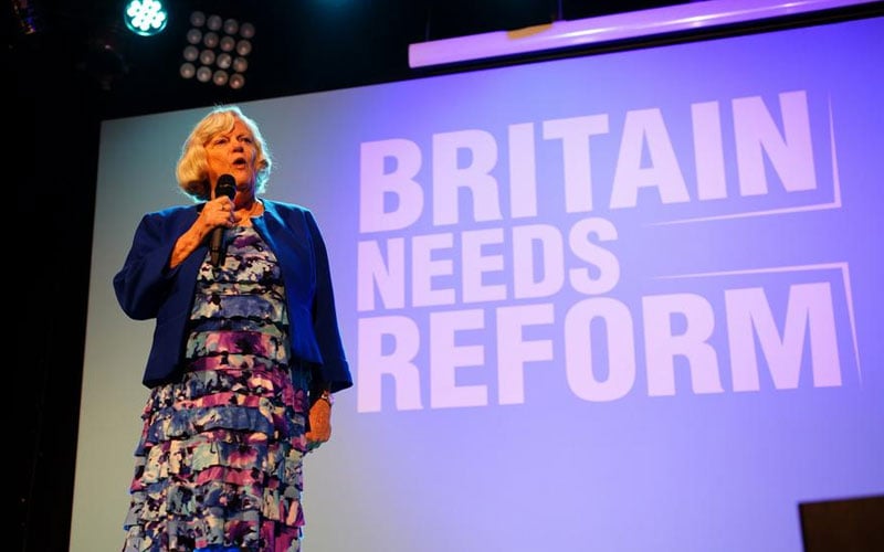 Buyuk Britaniya siyosatchisi Enn Uiddikomb o‘ldirildi
