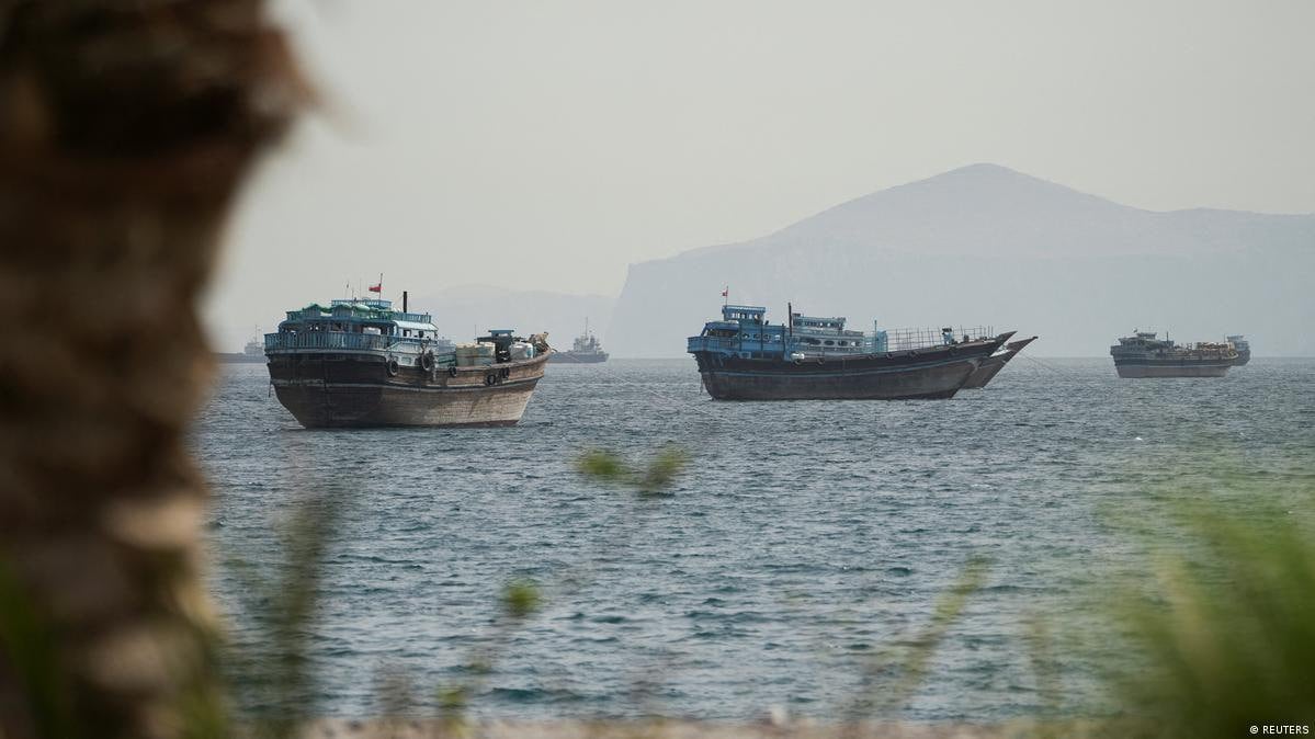 AQSh Eron bilan neft sanksiyalarini qayta joriy etdi